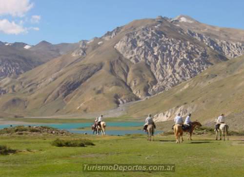 Cabalgata en el cerro las leñas actividades de verano
