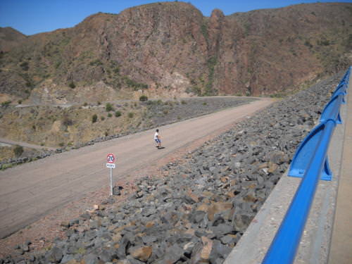 Longboard en represa Los reyunos Mendoza