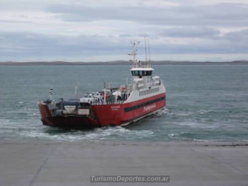 Balsa en el estrecho de Magallanes