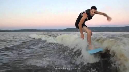 Motosurf en agua dulce con lancha