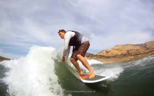 Motosurf en agua dulce con lancha